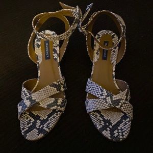 Never worn! Great comfortable shoe- designed for comfort by a doctor but trendy!